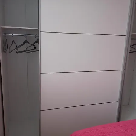 Daire Lumineux, Bien Situe Et Tres Calme + Parking Prive *