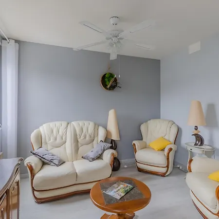 Lumineux, Bien Situe Et Tres Calme + Parking Prive Daire *