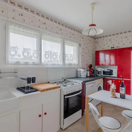 Lumineux, Bien Situe Et Tres Calme + Parking Prive Le Bugue